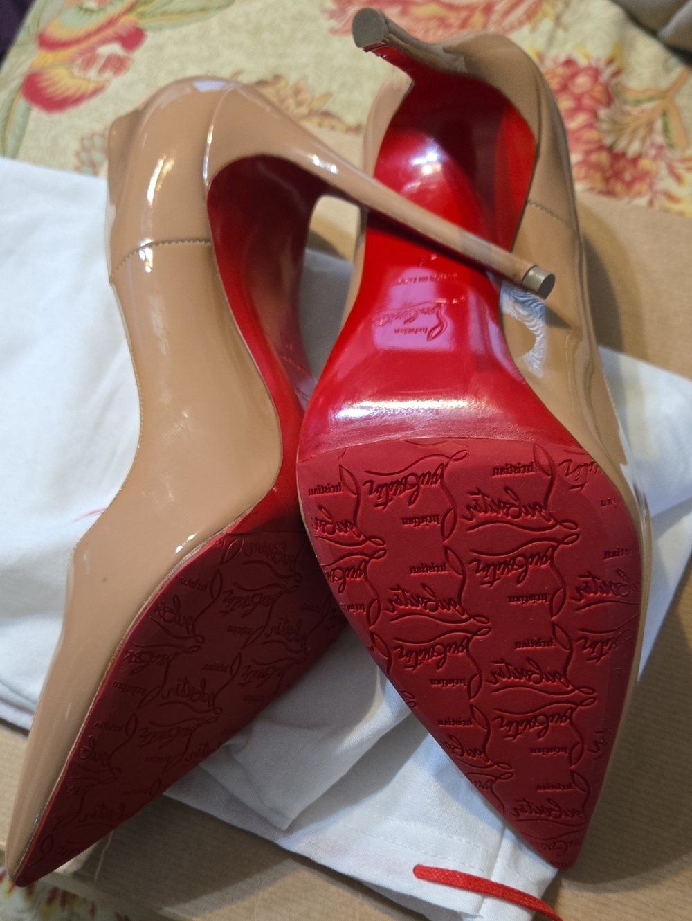 Christian Louboutin Nude Patent Leather Pointed Toe Pumps with Red Soles So Kate - Picture 3 of 4